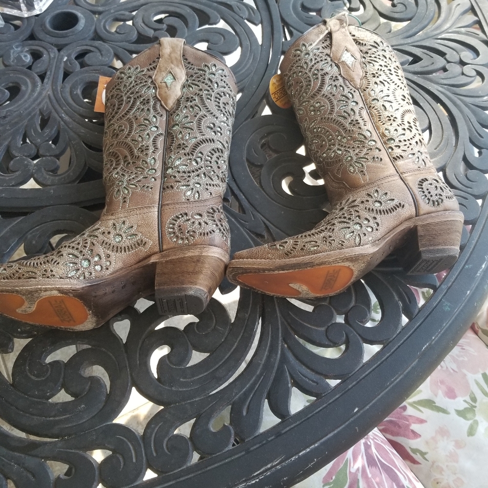 Boots - Picture 5 of 10